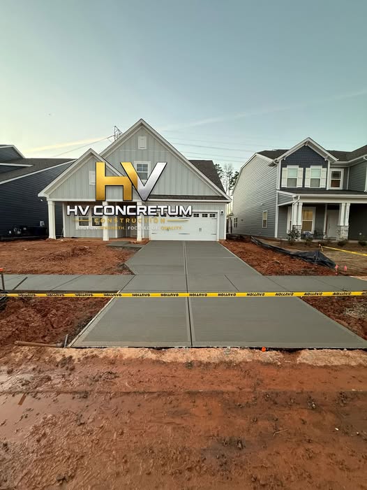 Freshly poured concrete driveway by HV Concretum